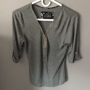 Gray zip up quarter sleeve shirt